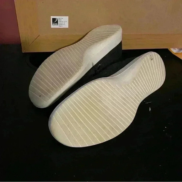 Allbirds Shoes - Picture 7 of 7